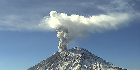 Don Goyo y sus fumarolas  ¿Quiénes estarían en peligro en caso de una erupción? 