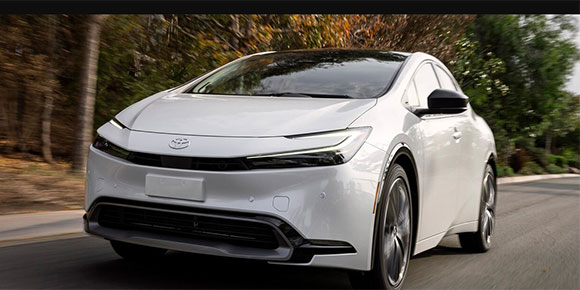 Toyota proporciona la razón detrás de su decisión de lanzar el Prius con tapones en lugar de rines en el mercado mexicano.