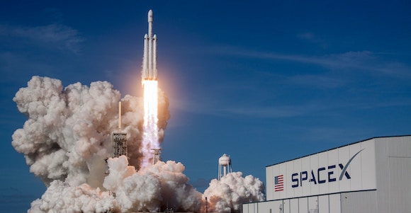 Elon Musk tomó prestados mil millones de Space X para comprar Twitter