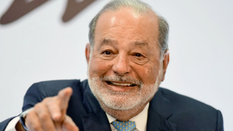 Carlos Slim compite con las pensiones y ofrece vacantes en Inbursa para personas de 50 a 65 años