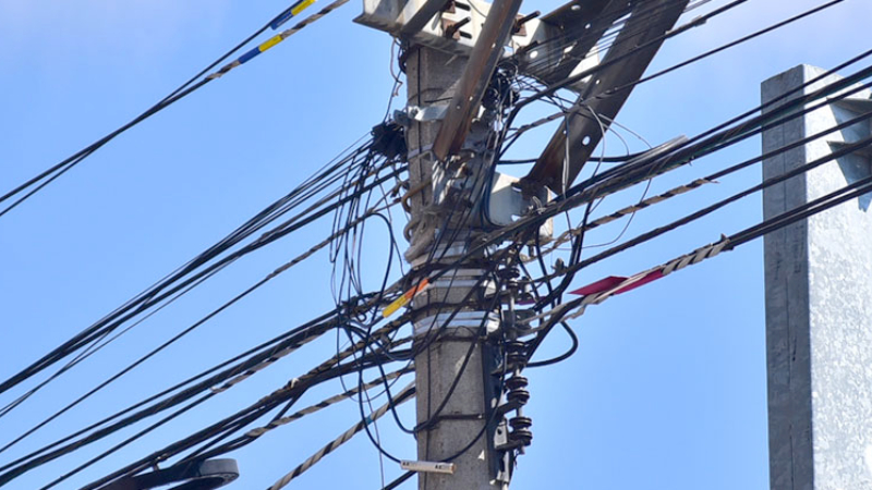 ¡Echan paro a empresas! Jueces frenan órdenes para quitar cableado aéreo en México