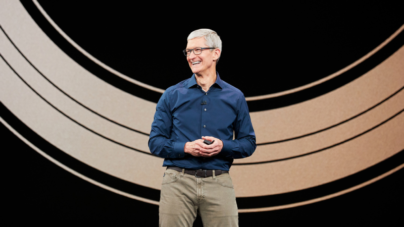 ¿Tim Cook sí se va de Apple? Bloomberg asegura que los rumores son falsos
