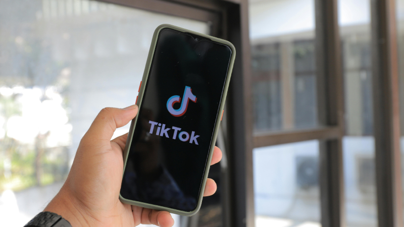 Usuarios de TikTok en EU huyen de la app tras acuerdo con Oracle