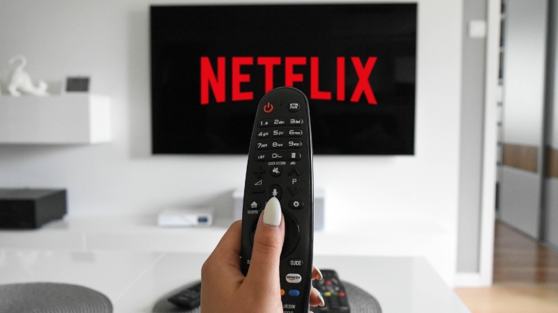 Netflix podría integrar canales 24 horas en su plataforma, asegura el WSJ