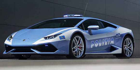 A 230 km/h un Lamborghini Huracán de la policía italiana tuvo que correr para entregar un riñón para un transplante