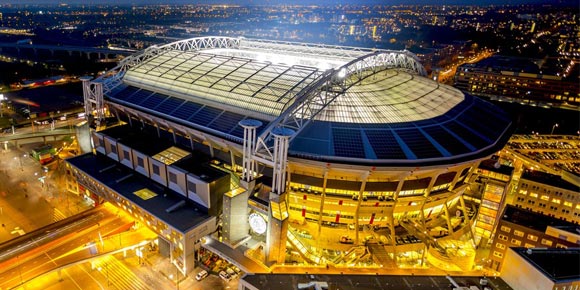El Johan Cruyff Arena se ilumina con baterías de Nissan LEAF