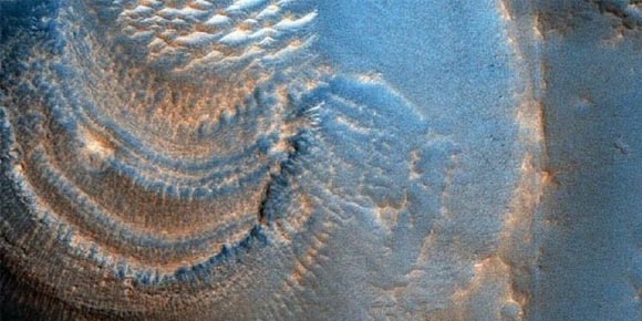 En la superficie de Marte, la Sonda de la NASA capturó misteriosos depósitos 