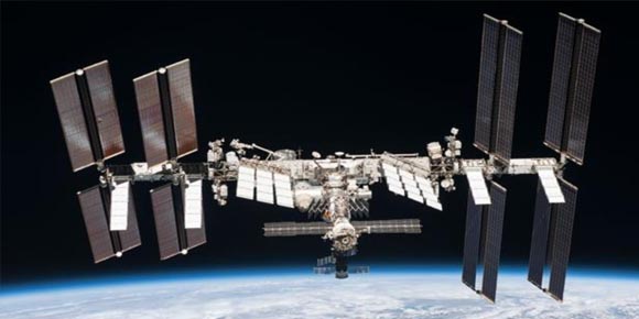 Por un trozo de basura espacial, la Estación Espacial Internacional ha tenido que maniobrar una vez más