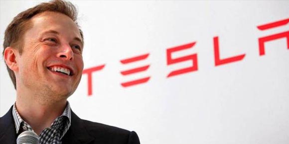 Pese a que no cumplió, Elon Musk vuelve a prometer un Tesla más compacto y barato para sus clientes