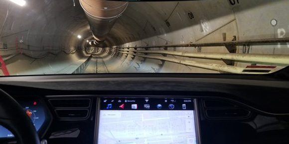 Así viajan los coches en el nuevo túnel de alta velocidad de Elon Musk 
