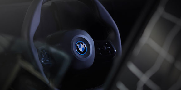 BMW muestra el nuevo volante de sus autos eléctricos