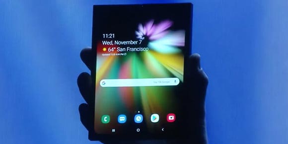 El teléfono plegable de Samsung, a la venta en la primera mitad del año
