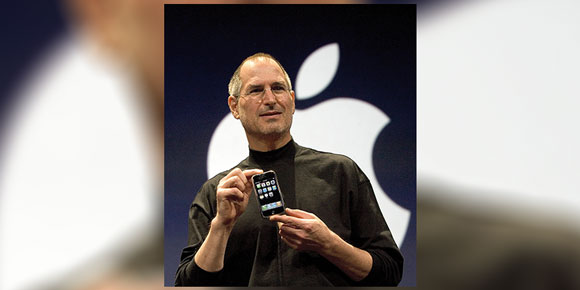 ¡En su honor! Así presentó Steve Jobs el primer iPhone (VIDEO) 