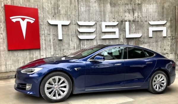¡Abran paso! Tesla entra al club del billón de dólares