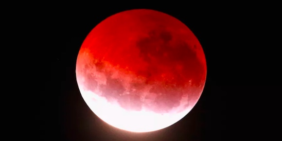 Cómo ver la 'Luna de Sangre' de este viernes