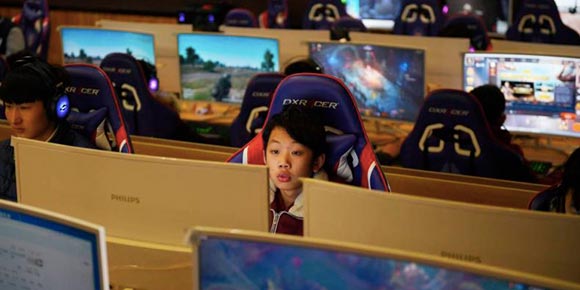 ¡Que alguien piense en los niños! China restringe el uso de videojuegos