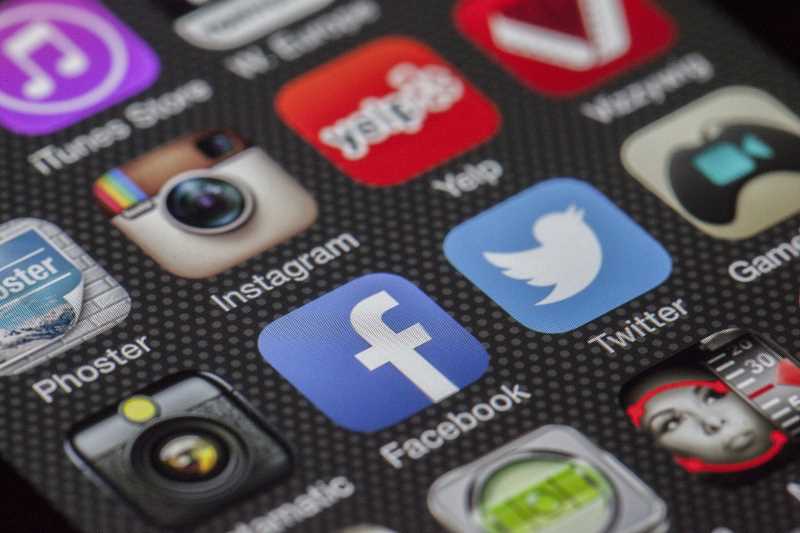 ¡Cuidado con tus clics! Descubren estafa en botones de Facebook y otras redes sociales