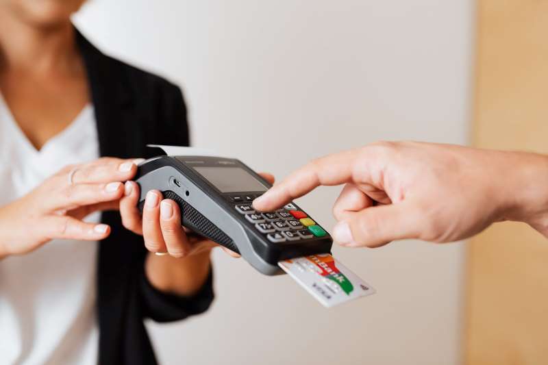 Cómo aceptar pagos con tarjeta en tu negocio